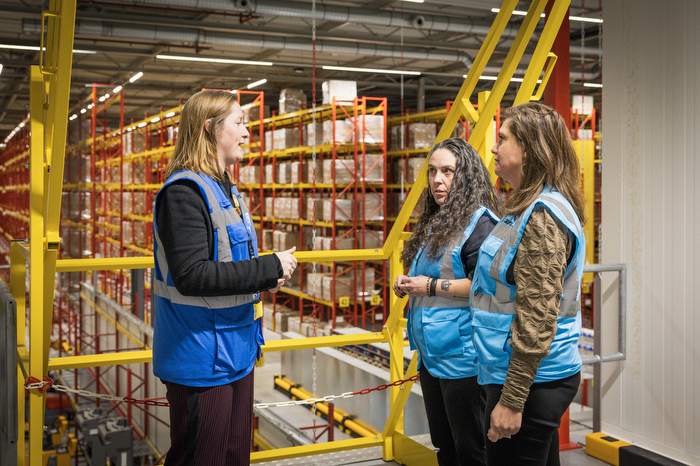 Daniëlle, Estrella en Annemiel van Timing - reportage DHL Nijmegen