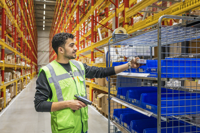 Syrische Barqa Aldroesh - reportage DHL Nijmegen